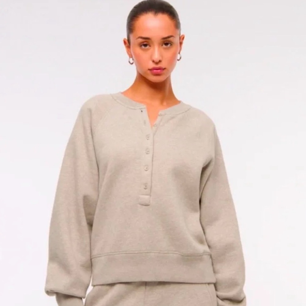 Abercrombie Sweater - Picture 5 of 5